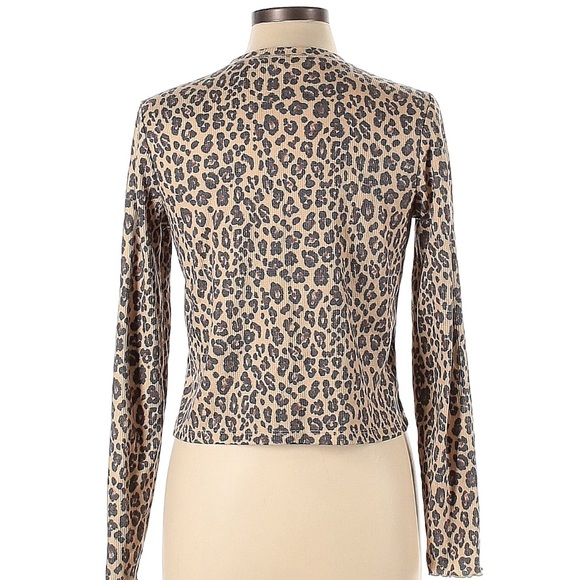 BP Long Sleeve T-shirt Tan Animal Print Top - Picture 2 of 2